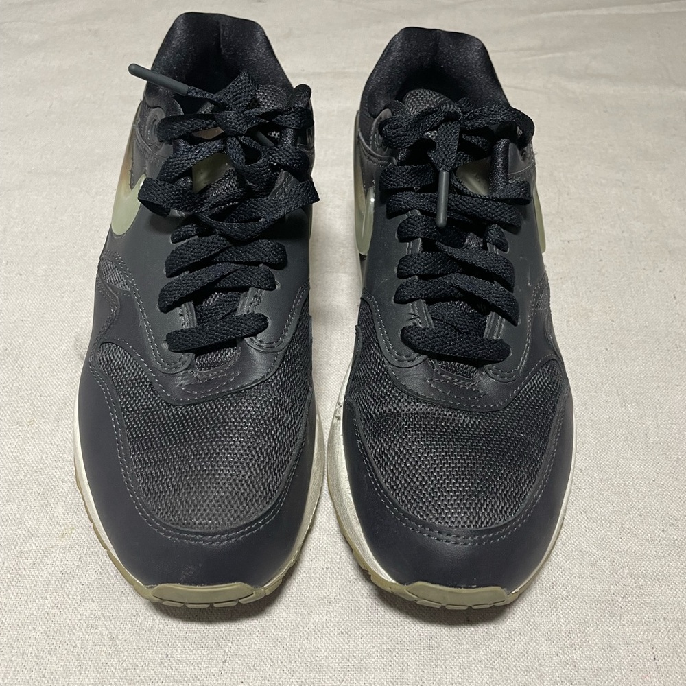 Woman’s Nike Air Max 1 JP “Jelly” oil grey-obsidian mist size 10 in grey